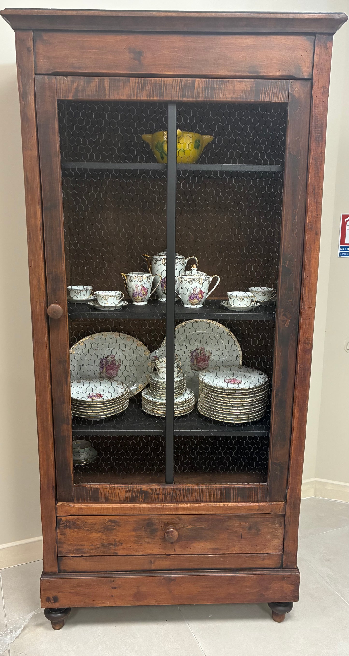 Service de table 63 pièces limoges decor « haute époque »