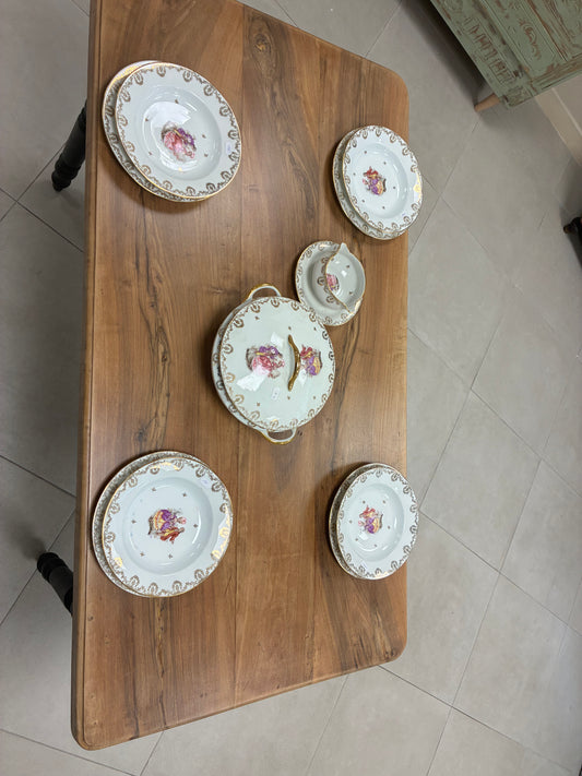 Service de table 63 pièces limoges decor « haute époque »